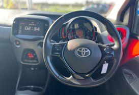 Toyota Aygo VVT-I X-TREND X-SHIFT 5 DOOR AUTO 30