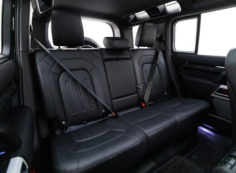 Land Rover Defender SE 8