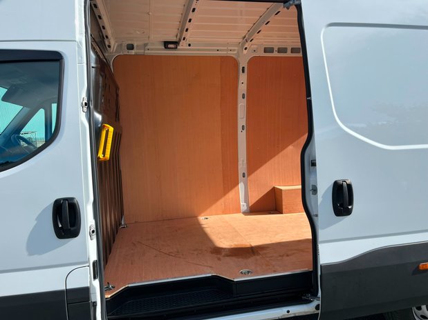 Iveco Daily Daily 35S14A8V H2 2.3 Van 3520L WB Hi-Matic 6
