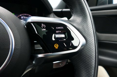 Jaguar XE 2.0 XE R-Dynamic SE D MHEV Auto 4dr 44