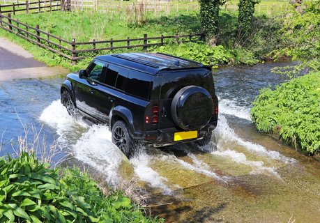 Land Rover Defender 110