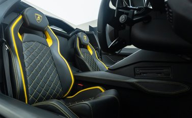 Lamborghini Aventador S LP 740-4 ROADSTER 18