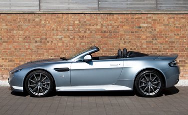 Aston Martin V12 Vantage S Roadster 2