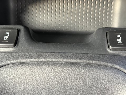 Toyota Corolla 1.8 VVT-i Hybrid Design 5dr CVT 28