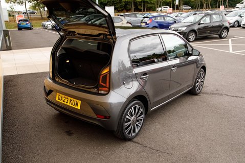 Volkswagen Up BLACK EDITION 24