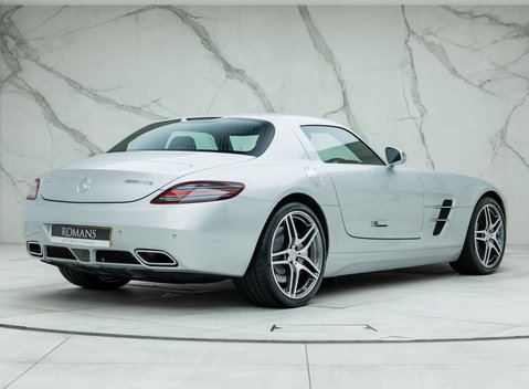 Mercedes-Benz SLS AMG 10