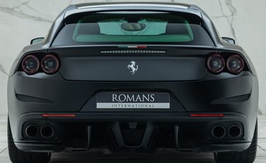 Ferrari GTC4 Lusso T 8
