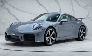 Porsche 911 Carrera (992.2) 1