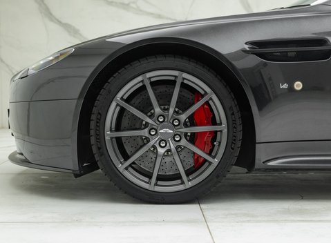 Aston Martin V12 Vantage S 33