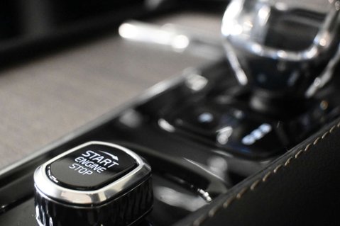 Volvo XC90 2.0 XC90 Ultimate B5 MHEV AWD Auto 4WD 5dr 33