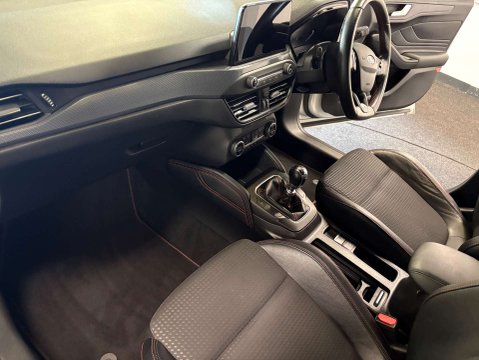 Ford Focus 1.0 Focus ST-Line X 5dr 51