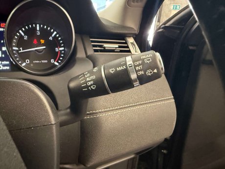 Land Rover Range Rover Evoque 2.2 SD4 Dynamic SUV 5dr Diesel Auto 4WD Euro 5 (s/s) (190 ps) 14