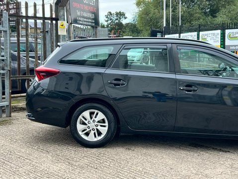 Toyota Auris VVT-I ACTIVE TOURING SPORTS 13