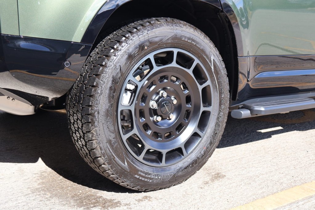 Land Rover Defender 110 2026 HARD TOP D350  HSE Octa wheels and a genuine rear seat conversion 11