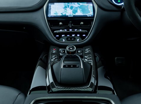 Aston Martin DBX 707 23