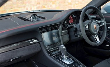 Porsche 911 (991.2) Carrera 4 GTS 15