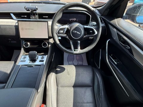 Jaguar F-Pace 2.0 D200 MHEV R-Dynamic SE SUV 5dr Diesel Auto AWD Euro 6 (s/s) (204 ps) 40