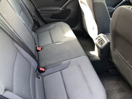 Volkswagen Golf SE 1.6 TDI BLUEMOTION TECHNOLOGY 5dr Manual £20 Road Tax 12