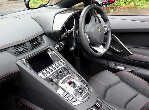 Lamborghini Aventador LP 700-4 Roadster 6