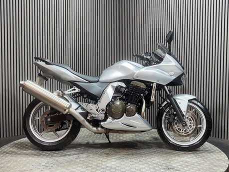 Kawasaki Z ZR750 2007 1 OWNER ONLY 8K NEW MOT WARRANTY 750CC