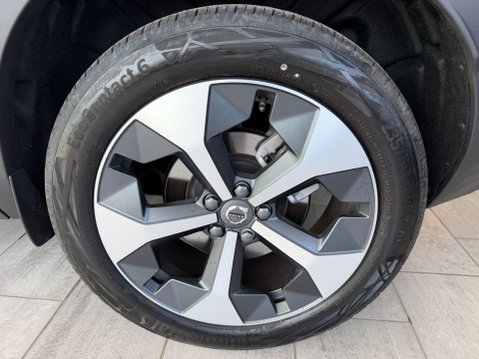 Volvo XC40 2.0 B4 MHEV Plus Dark DCT Auto Euro 6 (s/s) 5dr 15
