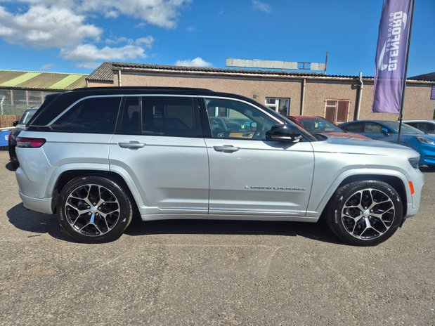 Jeep Grand Cherokee SUMMIT RESERVE 4