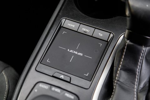 Lexus Ux 250H 32