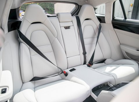 Porsche Panamera Turbo Sport Turismo 13