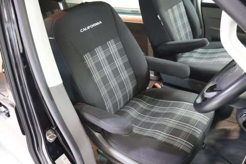 Volkswagen California OCEANI 4MOTION DSG HUGE SPEC VERY RARE  5 YEAR WARRANTY FROM NEW  4 BERTH 19