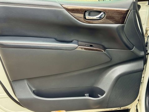 Nissan Elgrand Highway Star 74
