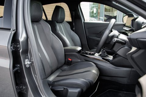 Peugeot 208 PURETECH GT S/S 31