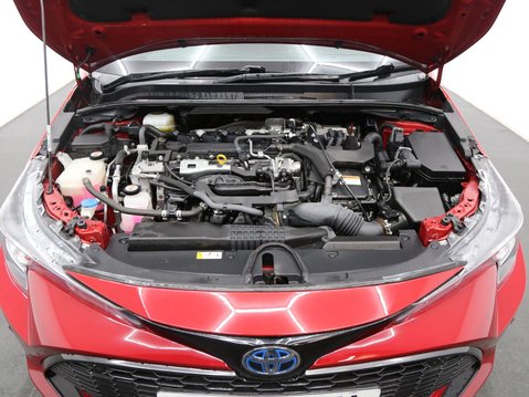 Toyota Corolla 2.0 VVT-h Design CVT Euro 6 (s/s) 5dr 28