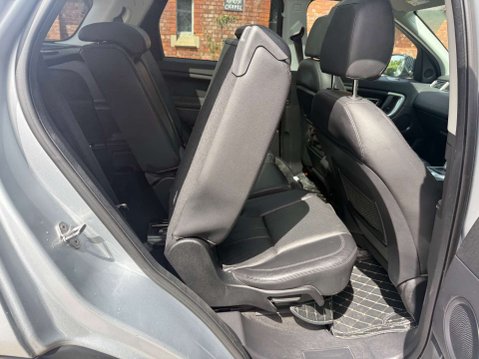 Land Rover Discovery Sport 2.0 Discovery Sport HSE TD4 Auto 4WD 5dr 25