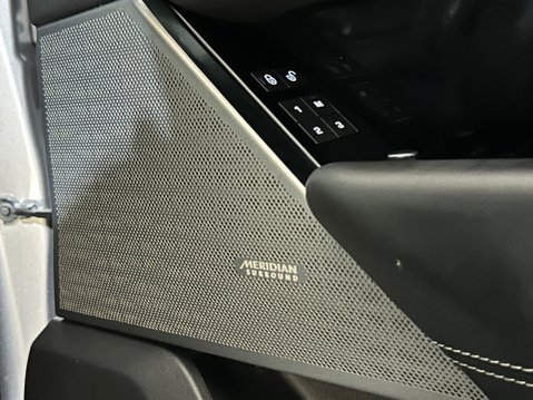 Land Rover Range Rover Velar R-DYNAMIC HSE 21