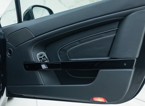 Aston Martin V12 Vantage S Coupe 23