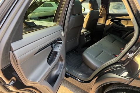 Land Rover Range Rover Evoque R-DYNAMIC HSE MHEV -TRIPLE BLACK - PAN ROOF - ONE OWNER -MERIDIAN -VATQ 26