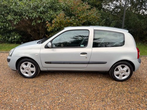 Renault Clio 1.6 Clio Dynamique 16v 3dr 6