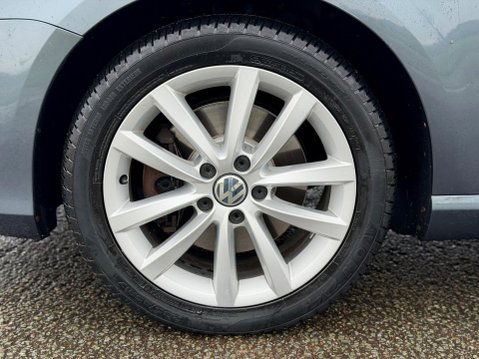 Volkswagen Passat 2.0 TDI BlueMotion Tech Executive Euro 5 (s/s) 5dr 23