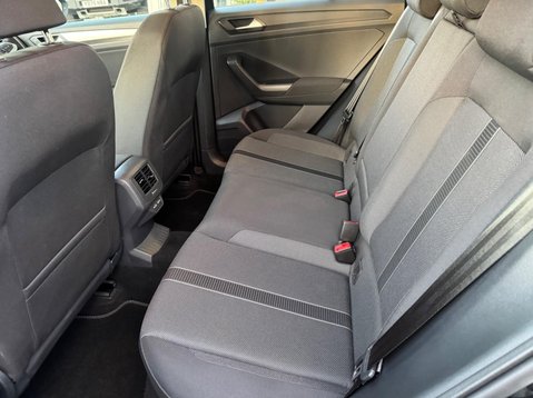 Volkswagen T-Roc LIFE TSI DSG 29