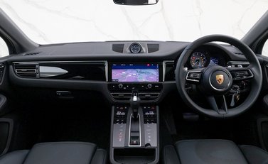 Porsche Macan S 16