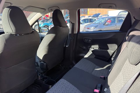 Toyota Yaris 1.3 VVT-I TR LOOK! JUST 38000 MILES! LOW INSURANCE! AIR CON 31