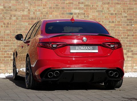 Alfa Romeo Giulia Quadrifoglio 12