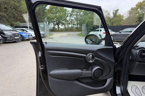 Mini Hatch COOPER D - £20 ROAD TAX - MEDIA XL -LED HEADLIGHTS -HIGH SPEC - NEW MOT 32