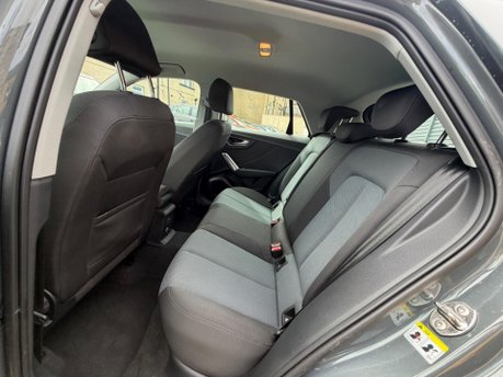 Audi Q2 TFSI SE 10