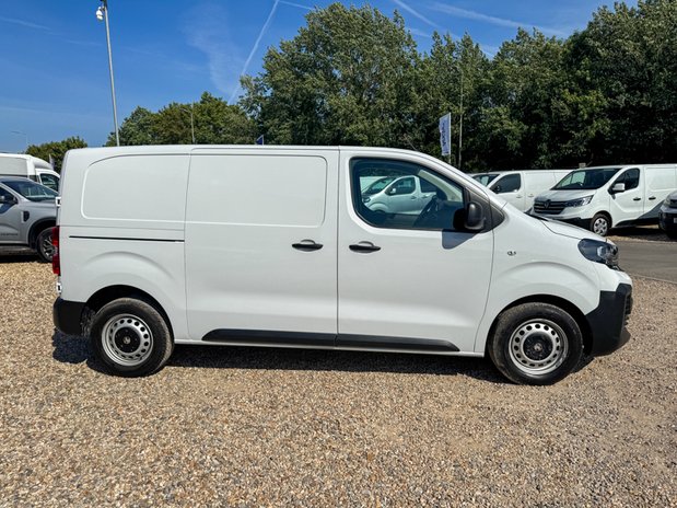 Vauxhall Vivaro SWB L1H1 Low Roof Prime 2900 Sensors Air Con EURO 6 5
