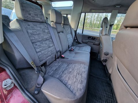 Land Rover Discovery TD5 GS 7STR 17