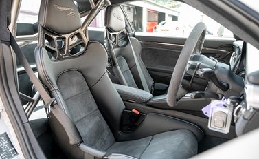 Porsche 911 (991) GT2 RS 12