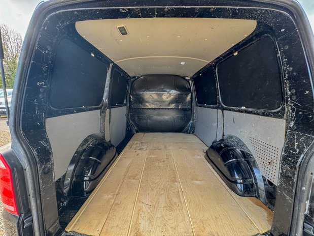 Volkswagen Transporter AUTO SWB [SOLD KH] L1H1 SPORTlINE T32 Air Con Nav Sensors EURO 6 NO VAT DSG 9