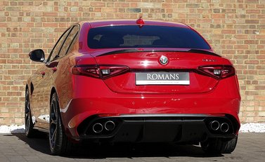 Alfa Romeo Giulia Quadrifoglio 12