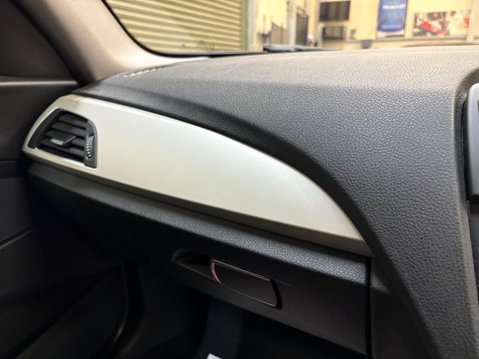 BMW 2 Series 2.0 220i SE Euro 6 (s/s) 2dr 26